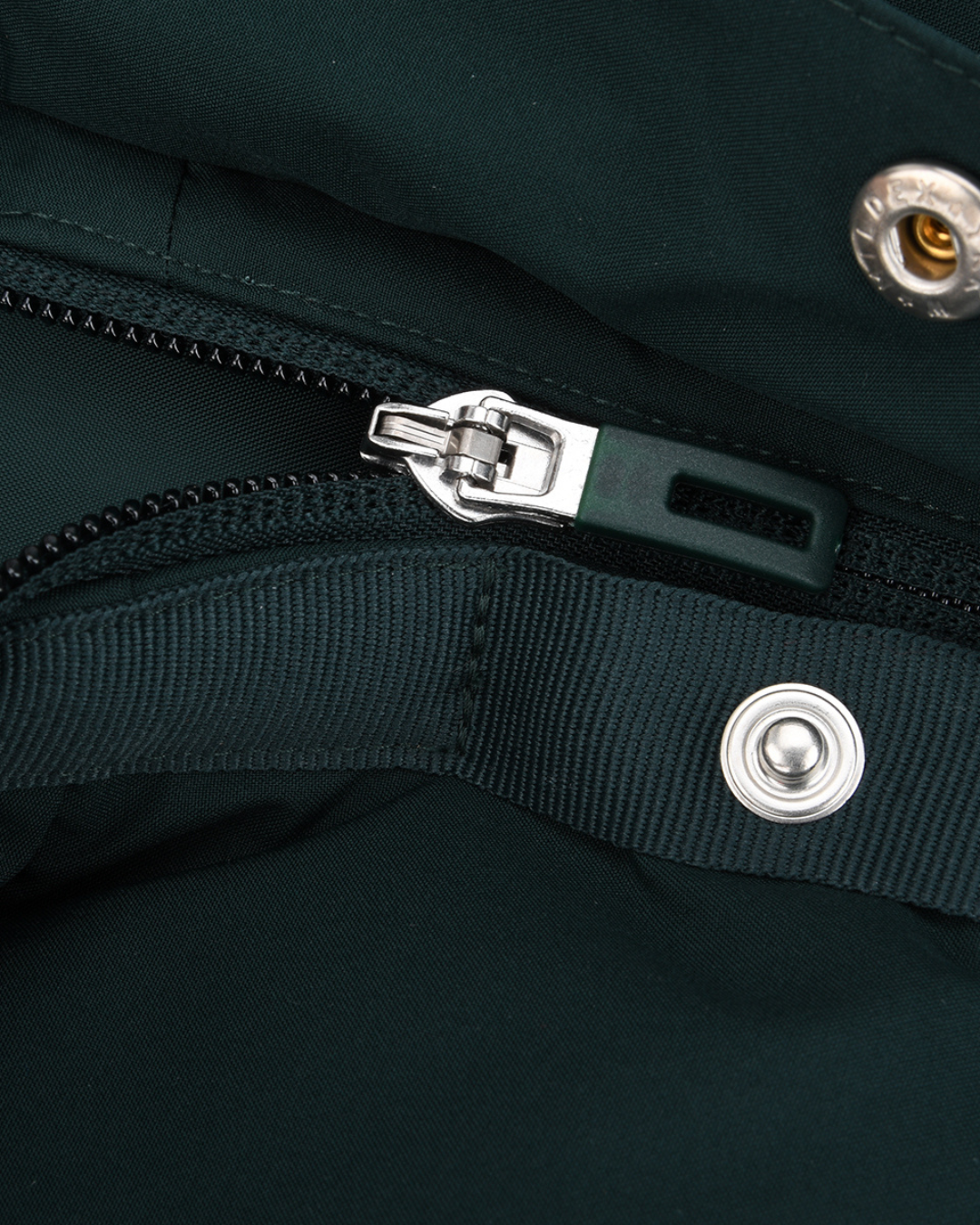 "CAMPERÓN, CAMISETA Y PANTALÓN... ¡TODO X EL PRECIO DE UNO!"