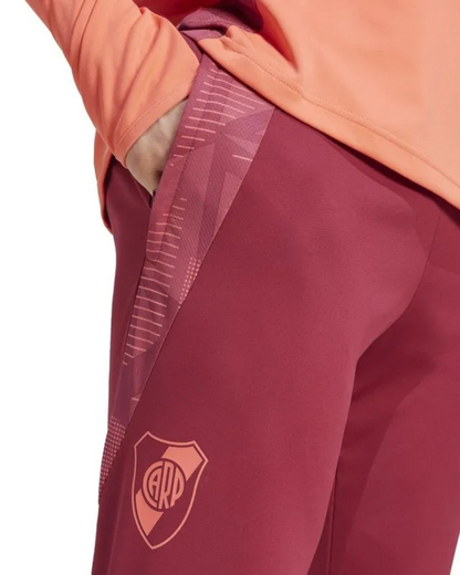 "CAMPERÓN, CAMISETA Y PANTALÓN... ¡TODO X EL PRECIO DE UNO!"